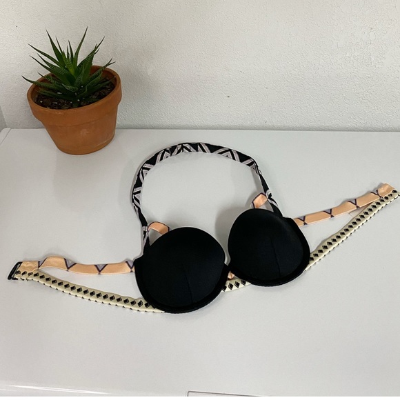 Victoria’s Secret The Beach Bandeau Bikini Top - Picture 1 of 8